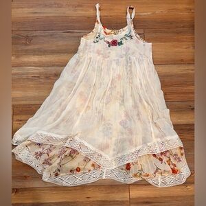 Mimi & Maggie Floral Embroidered Dress - light weight layers girls size L (14)